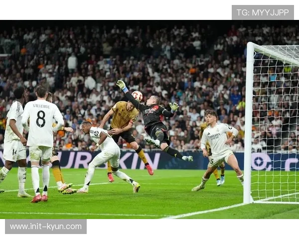 德甲争冠白热化分析:拜仁领先优势缩至6分,多特五连胜紧追不舍 德甲争冠白热化分析:拜仁领先优势缩至6分,多特五连胜紧追不舍