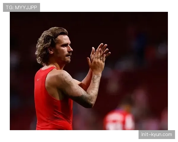 关键时刻：格列兹曼前场抢断，在三人包夹下分球造就进球